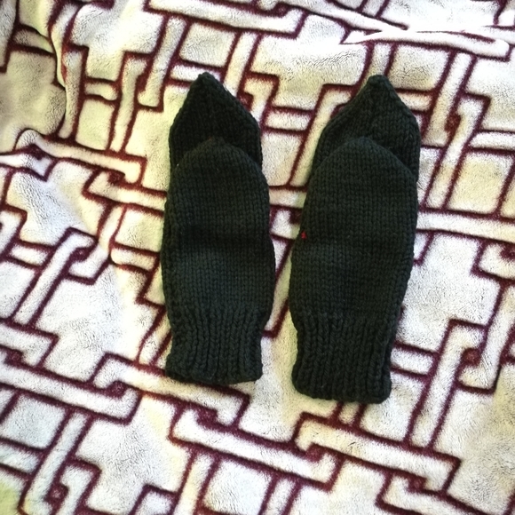 Vintage Hand Knit Shark Novelty Mittens S / M - Picture 2 of 5